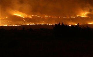 Μαίνεται η φωτιά στην Εύβοια - πυρκαγιά κοντά στην Αταλάντη Φθιώτιδας