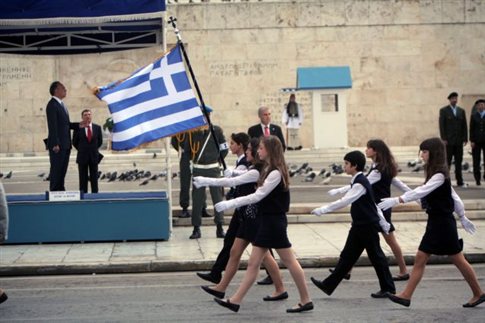 Ολοκληρώθηκε χωρίς απρόοπτα η μαθητική παρέλαση στην Αθήνα