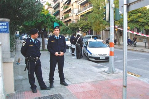 Ηλικιωμένος κρατά όμηρο τη διευθύντρια του Ταμείου Παρακαταθηκών και Δανείων στη Θεσσαλονίκη