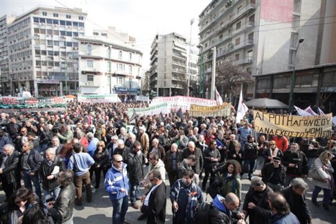 Συγκέντρωση αγροτών στην πλατεία Βάθη και πορεία στη Βουλή