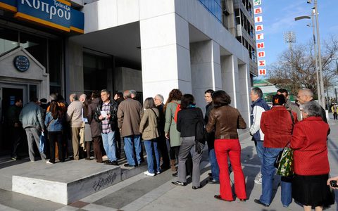 Ουρές στα υποκαταστήματα των κυπριακών τραπεζών